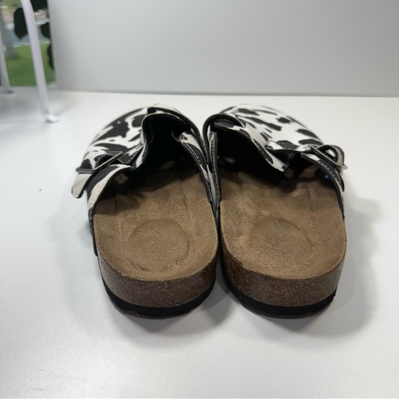 Shoedept Sherry Cow Print Clogs Women’s Size 11 - Picture 3 of 10